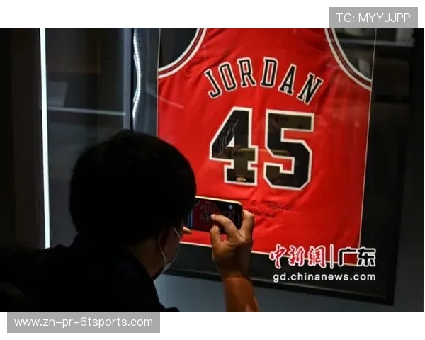 德甲球队签名球衣：球迷们如何获取心仪球员的签名球衣？